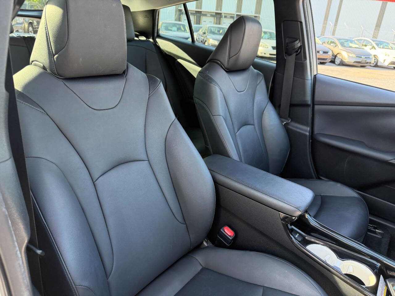 Used 2016 Toyota Prius Four w/ Advanced Technology Package FWD image 39