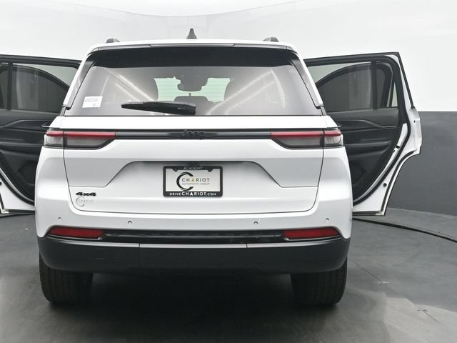 Used 2023 Jeep Grand Cherokee Altitude AWD/4WD image 54