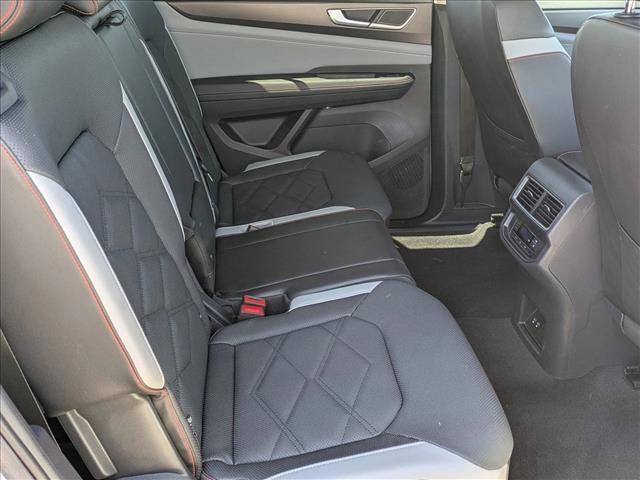 Used 2024 Volkswagen Atlas Peak Edition SE AWD/4WD image 20