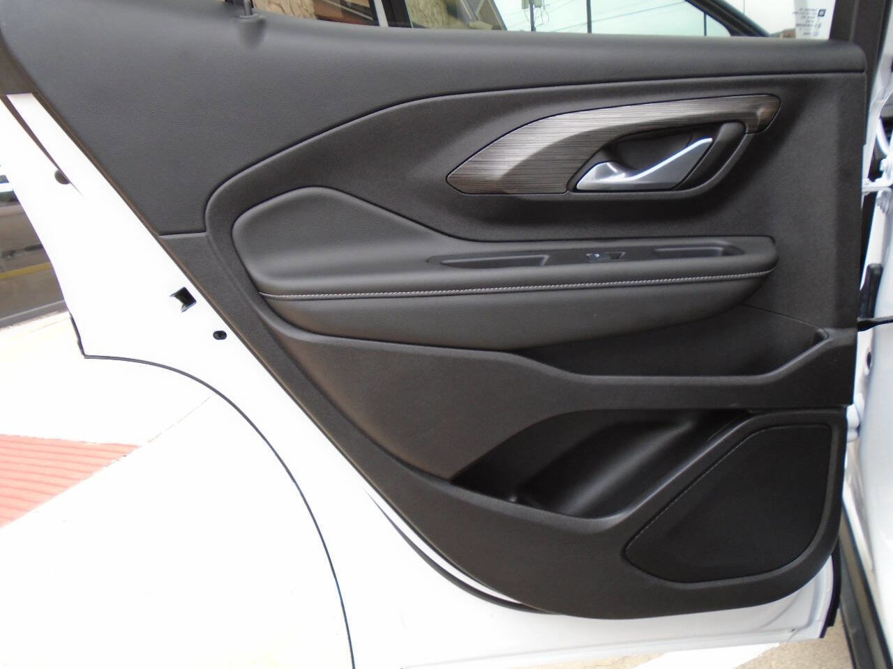 Used 2024 GMC Terrain SLE FWD image 29