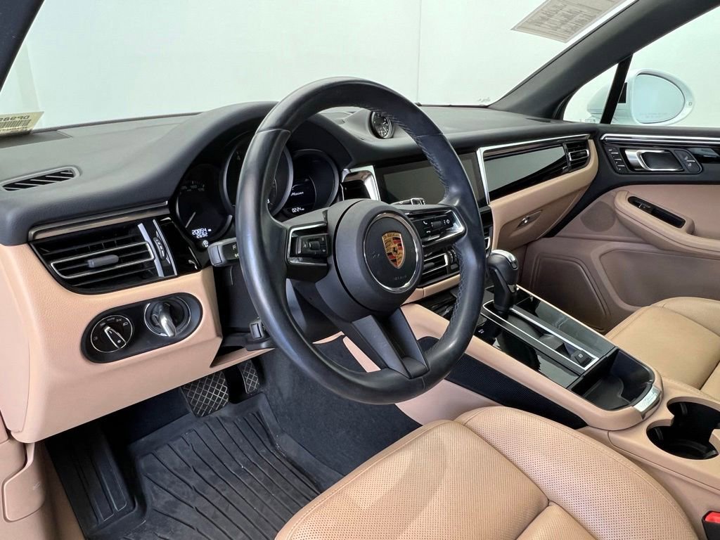 Certified 2023 Porsche Macan AWD/4WD image 4