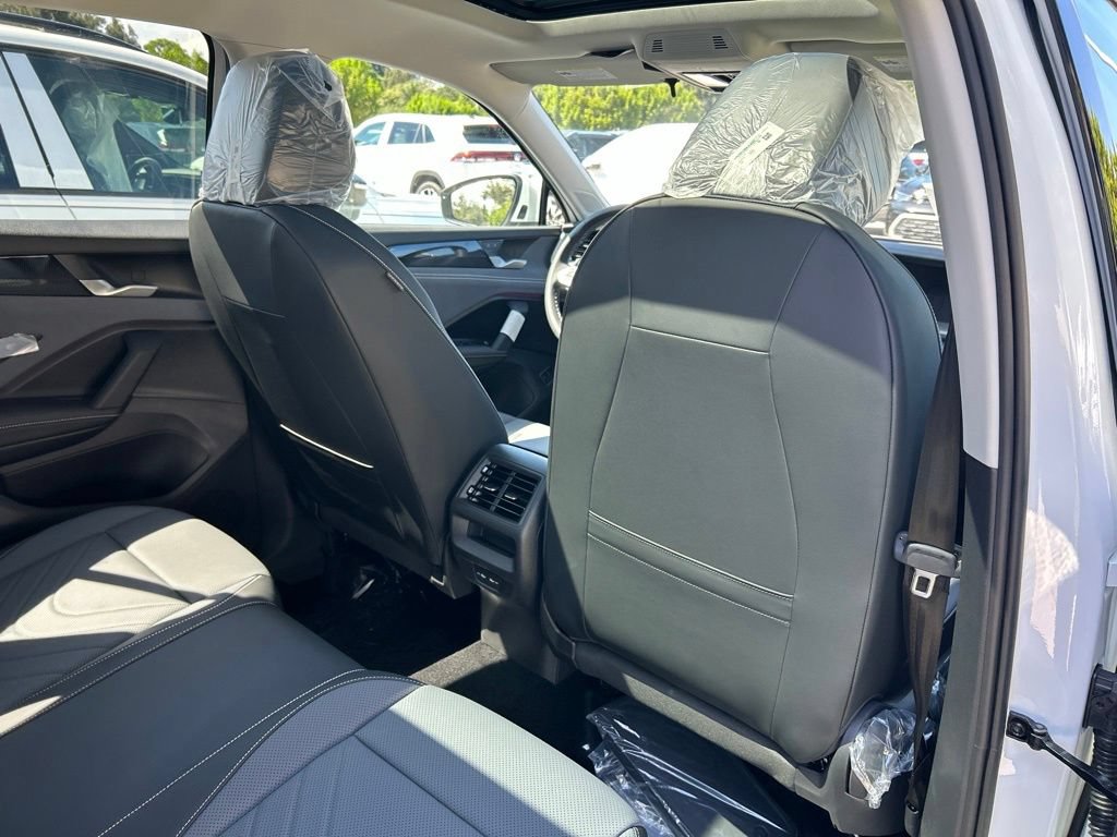 New 2026 Volkswagen Tiguan SE FWD image 48