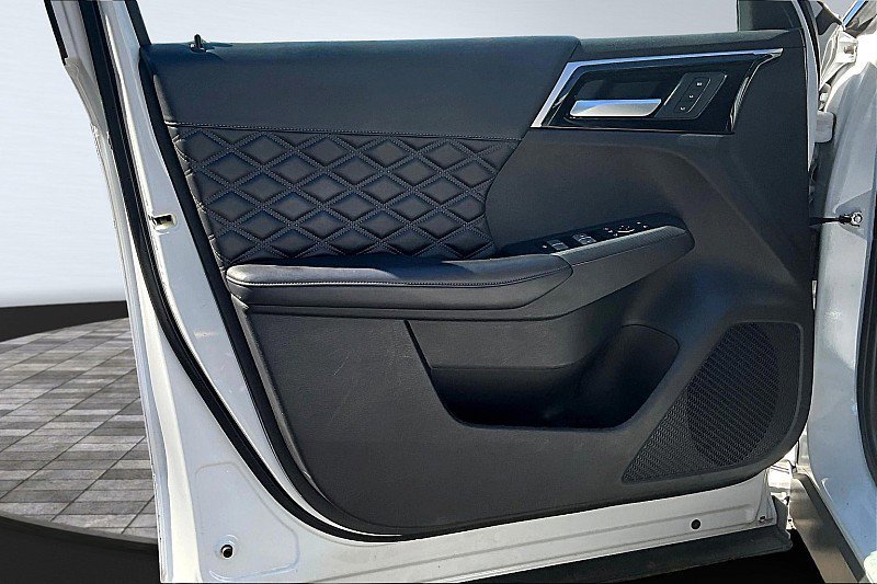 Used 2023 Mitsubishi Outlander SEL image 12