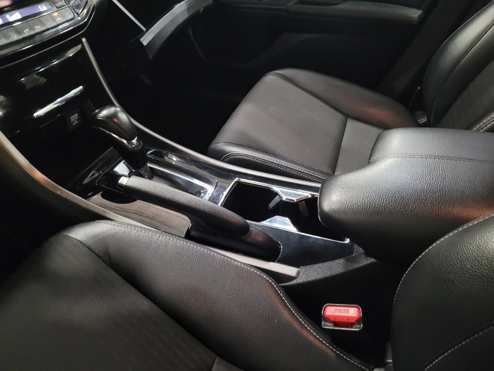 Used 2017 Honda Accord Sport image 26