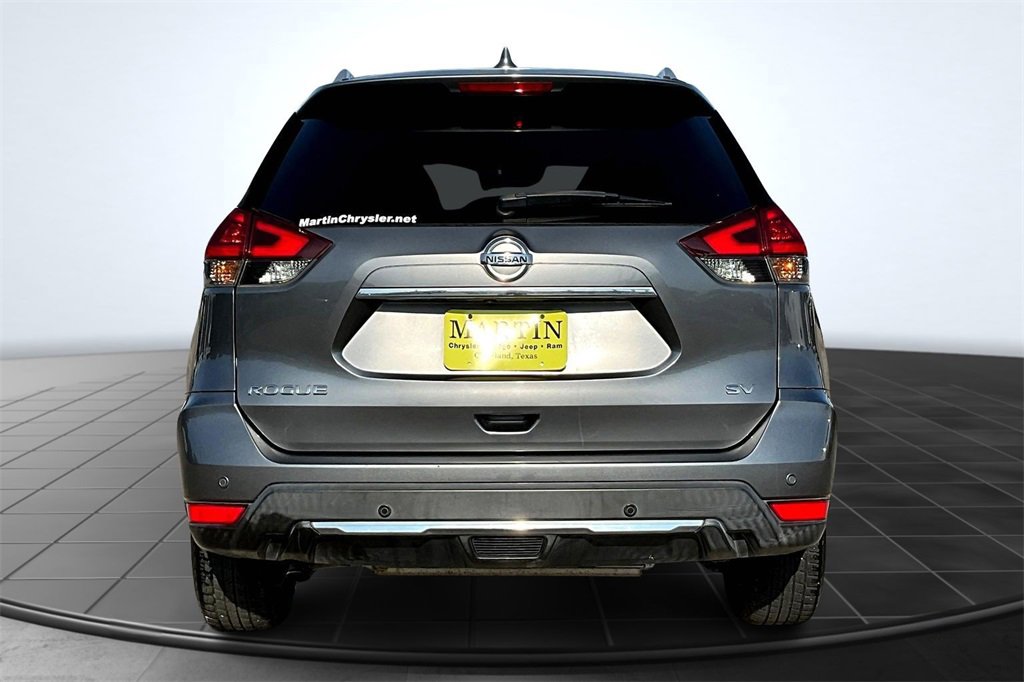 Used 2019 Nissan Rogue SV image 4