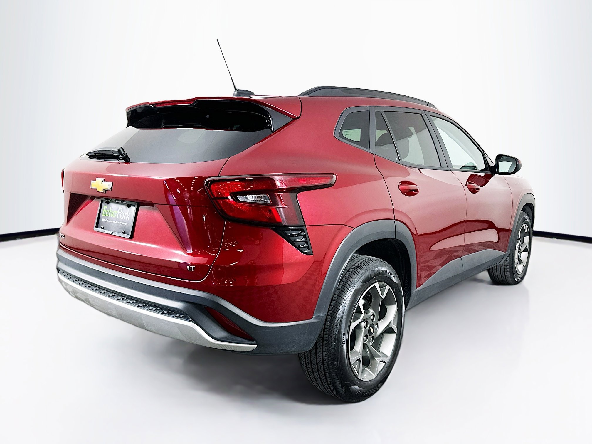 Used 2025 Chevrolet Trax LT w/ LT Convenience Package image 9