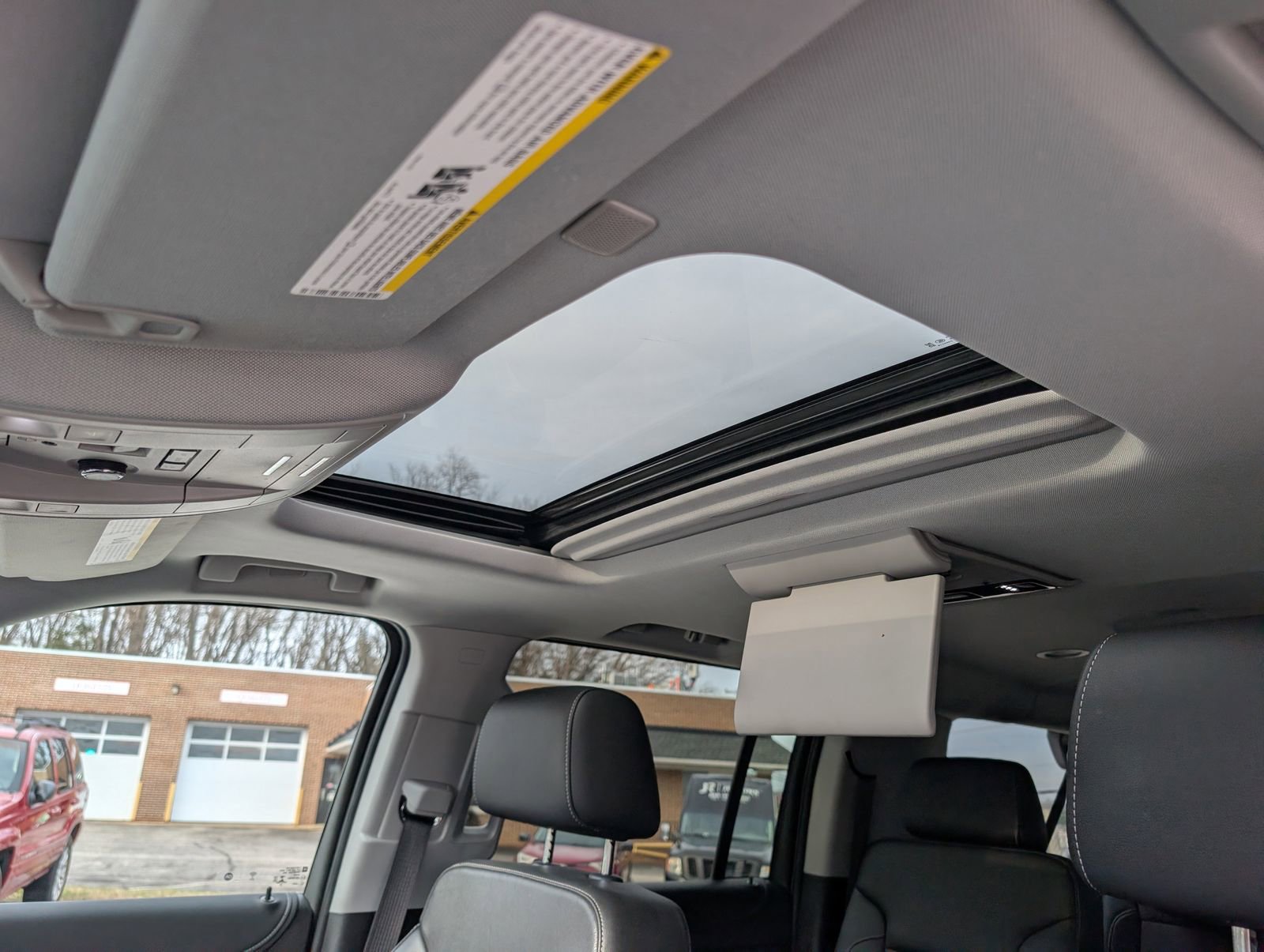 Used 2019 Chevrolet Suburban Premier image 32