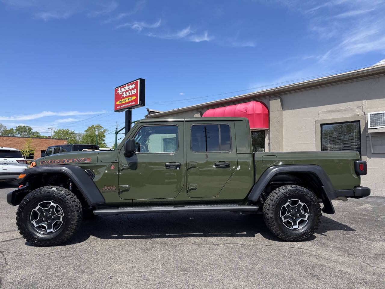 Used 2023 Jeep Gladiator Mojave w/ Cold Weather Group AWD/4WD image 5