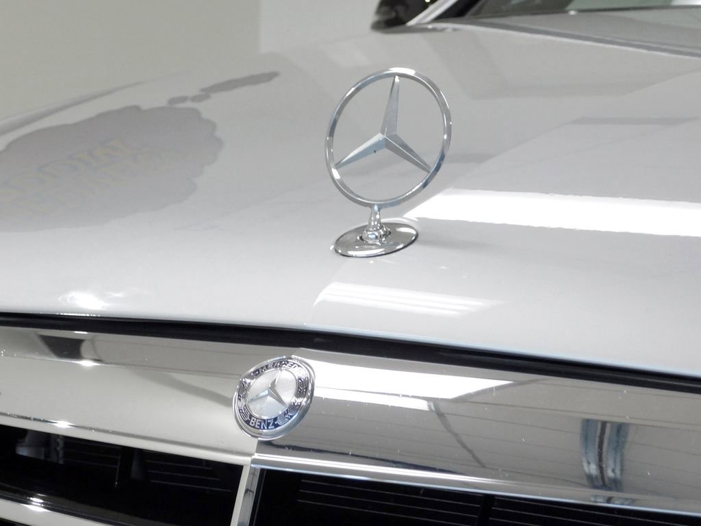 Used 2013 Mercedes-Benz E 350 4MATIC Sedan image 17
