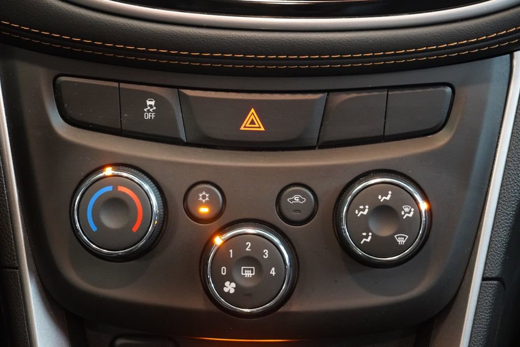 Used 2022 Chevrolet Trax LT w/ Sport Edition image 16