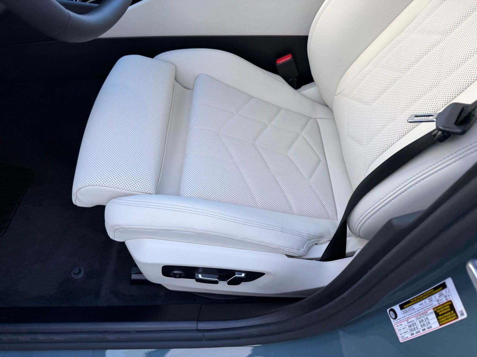 Used 2026 BMW 530i w/ Premium Package RWD image 13