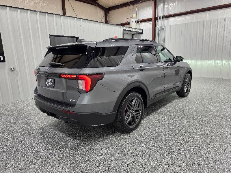 Used 2025 Ford Explorer ST-Line w/ ST-Line Street Pack AWD/4WD image 8