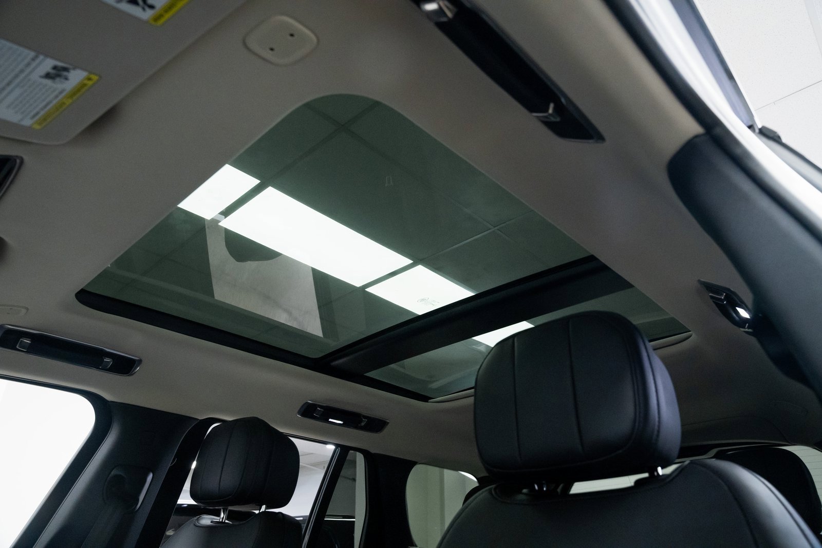 Used 2022 Land Rover Range Rover SE image 16