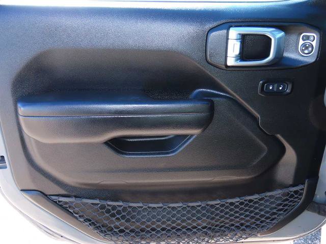 Used 2021 Jeep Gladiator Rubicon w/ Cold Weather Group image 17