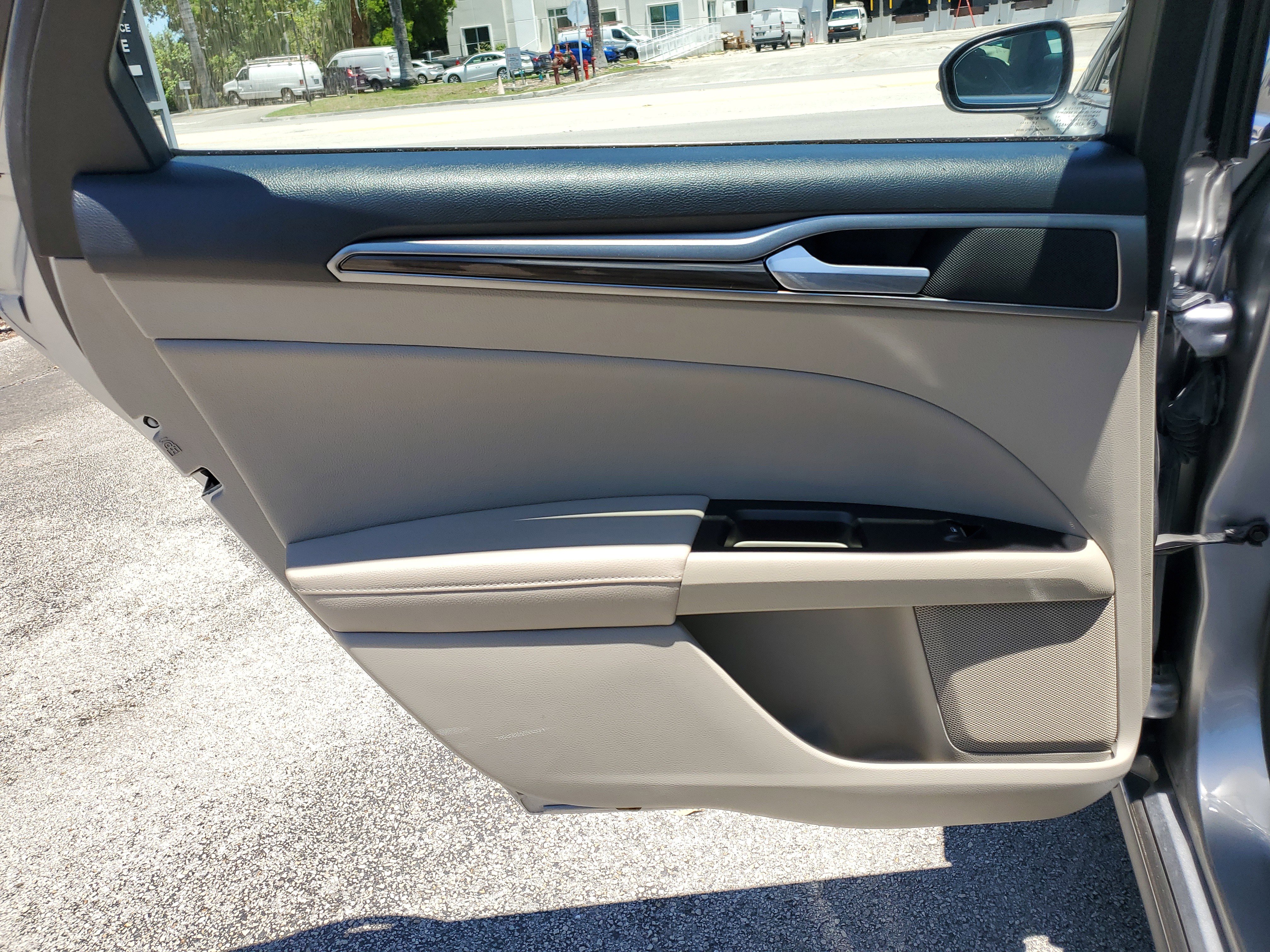 Used 2020 Ford Fusion SEL image 11