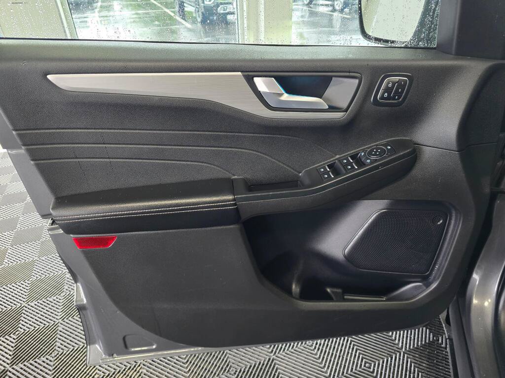 Used 2024 Ford Escape Platinum AWD/4WD image 20
