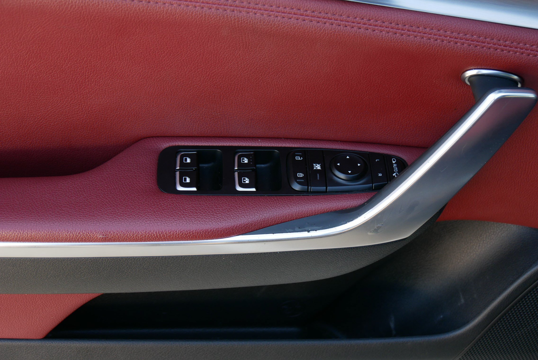 Used 2022 Kia Stinger GT1 w/ Red Interior Color Package RWD image 27