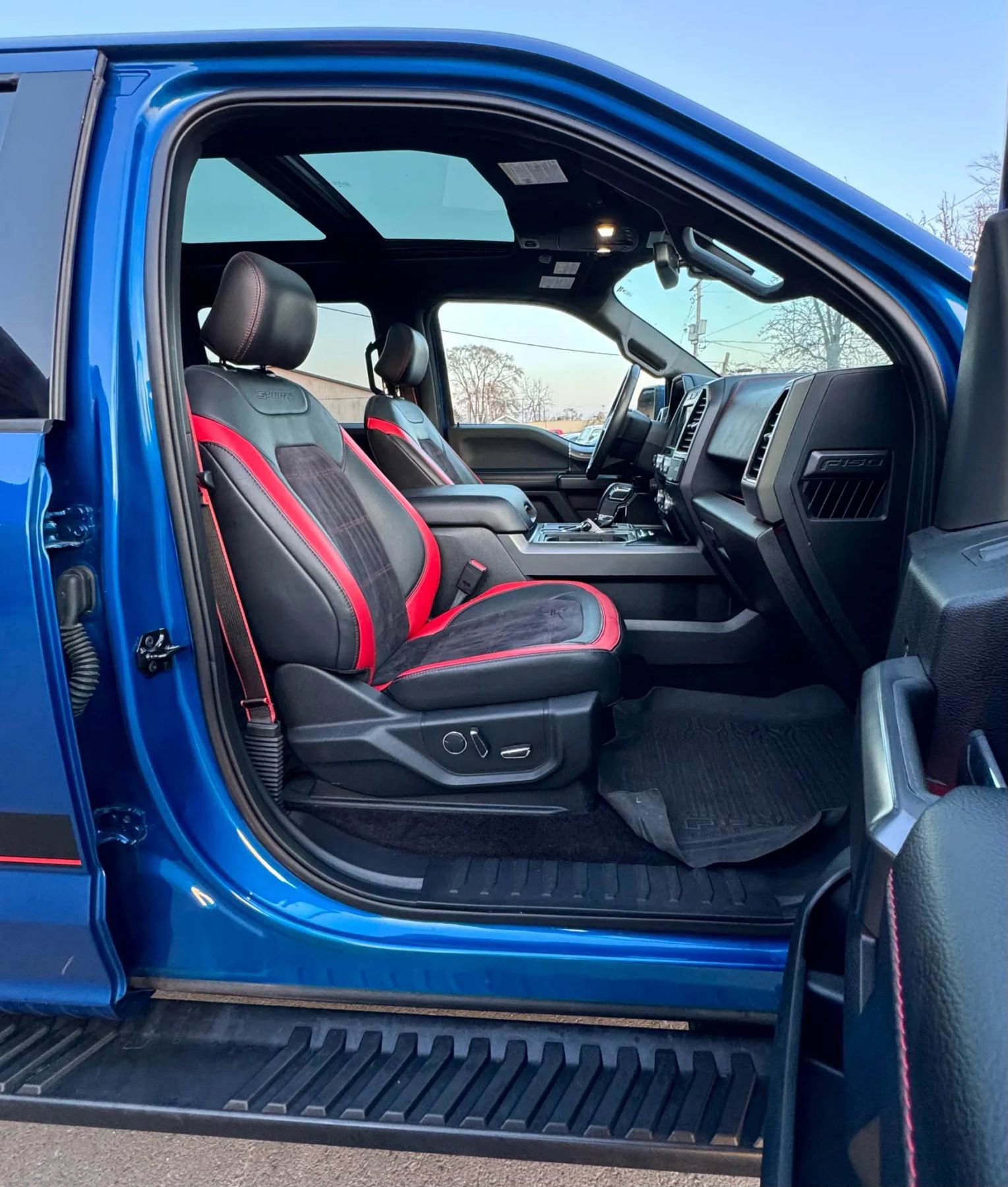 Used 2017 Ford F150 Lariat w/ Equipment Group 502A Luxury image 9
