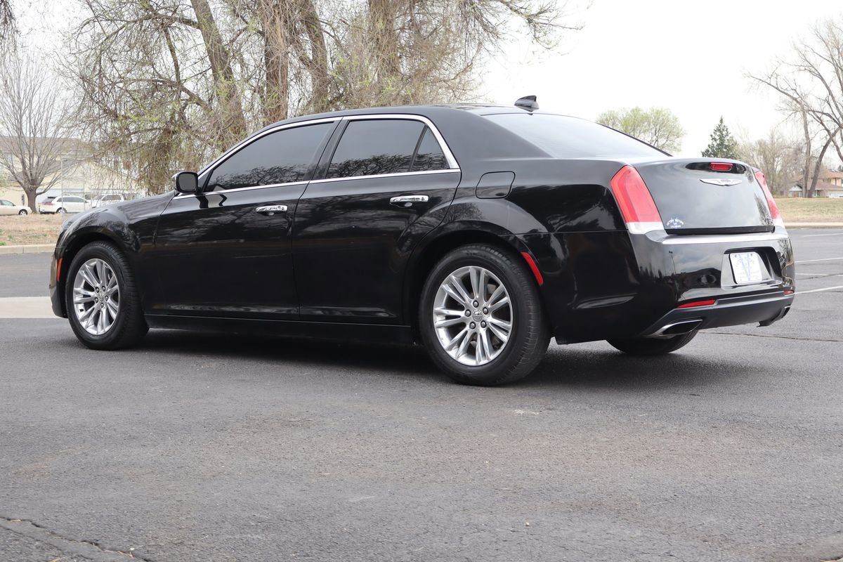 Used 2016 Chrysler 300 C image 7