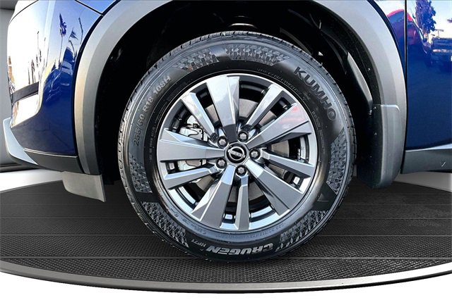 New 2025 Nissan Pathfinder SV image 12