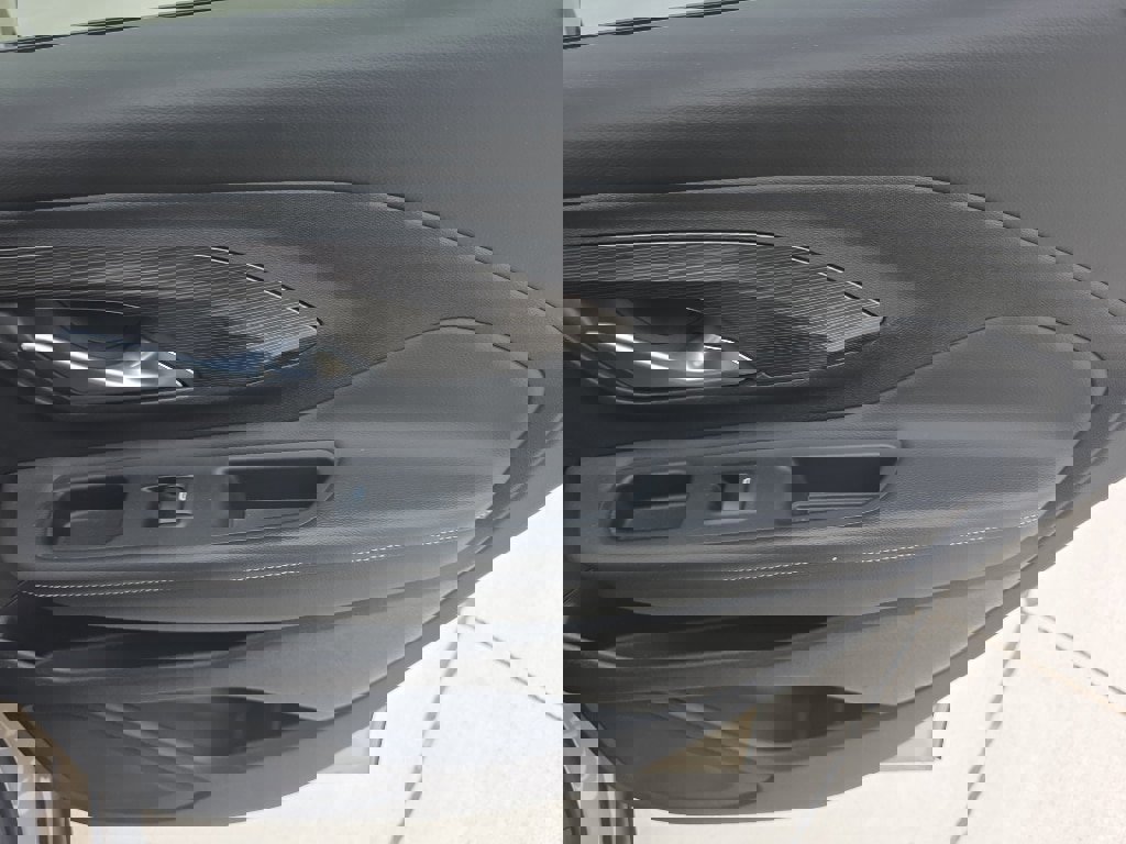 Used 2023 GMC Terrain SLE w/ Driver Convenience Package image 20