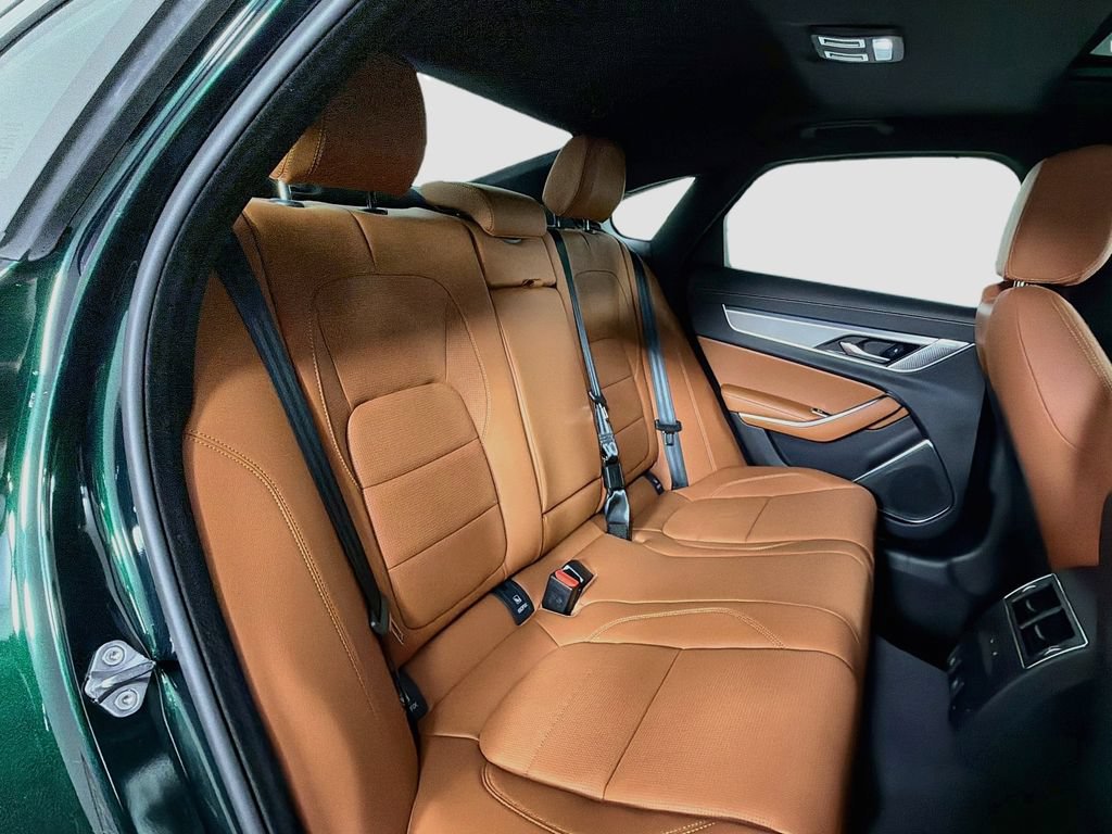 Used 2024 Jaguar XF R-Dynamic SE AWD/4WD image 29