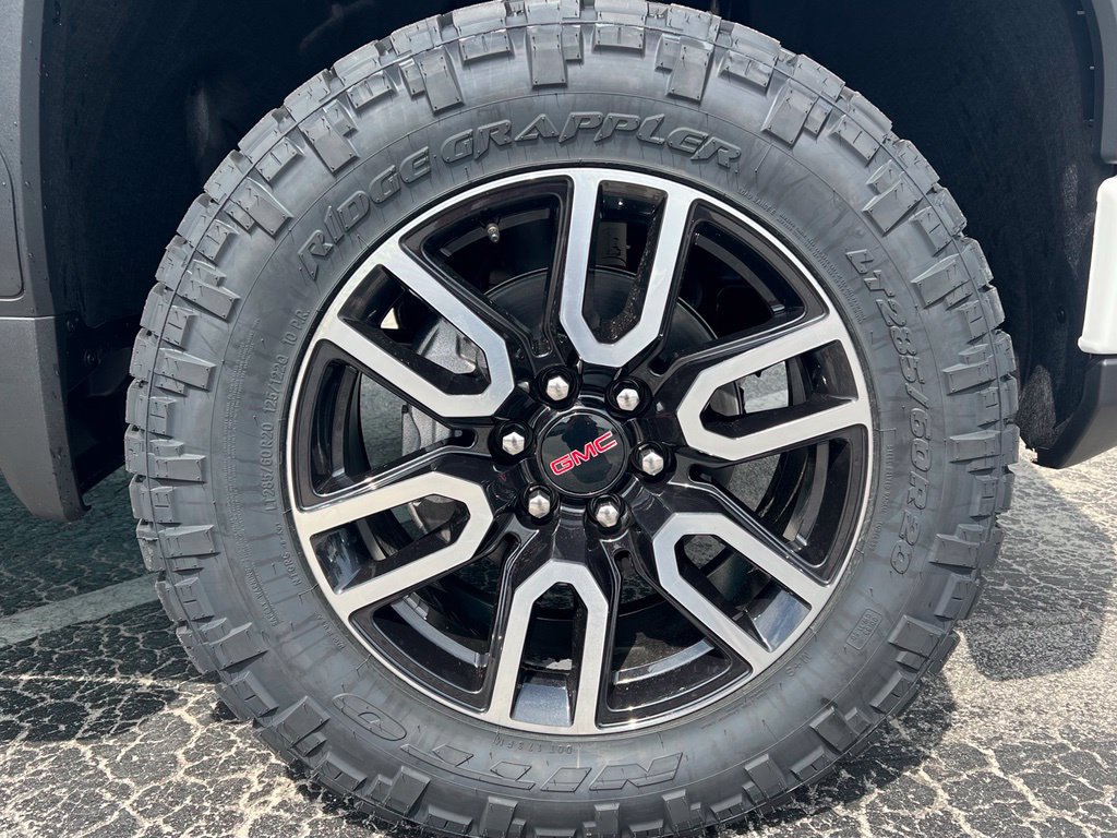 New 2026 GMC Sierra 1500 AT4 w/ AT4 Premium Package AWD/4WD image 17