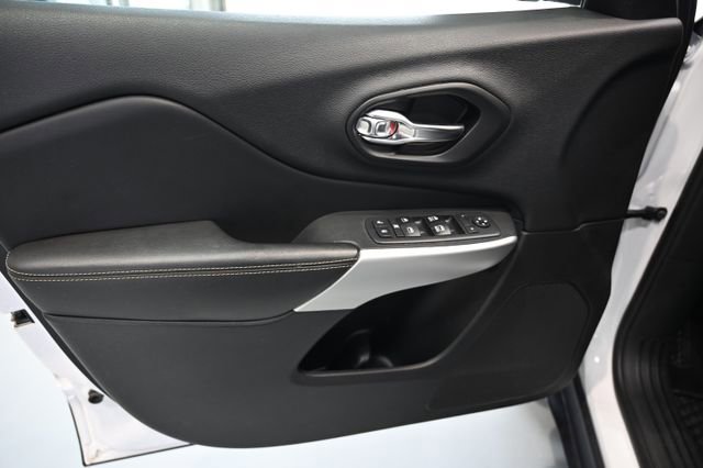 Used 2018 Jeep Cherokee Latitude Plus w/ Cold Weather Group image 26