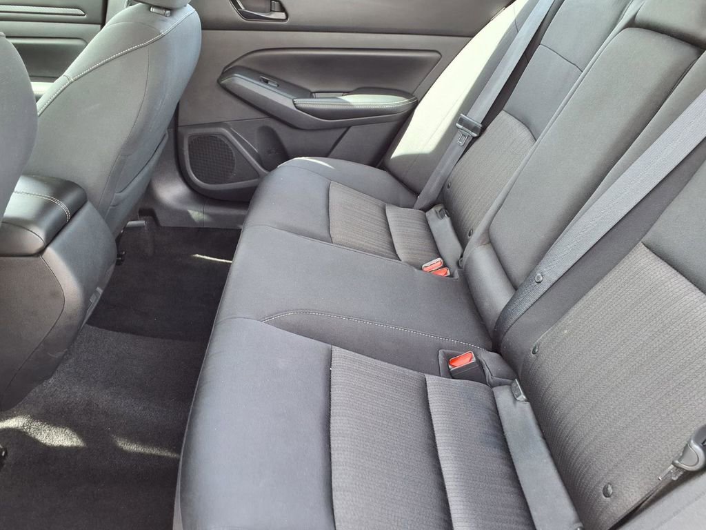 Used 2024 Nissan Altima 2.5 SV FWD image 12