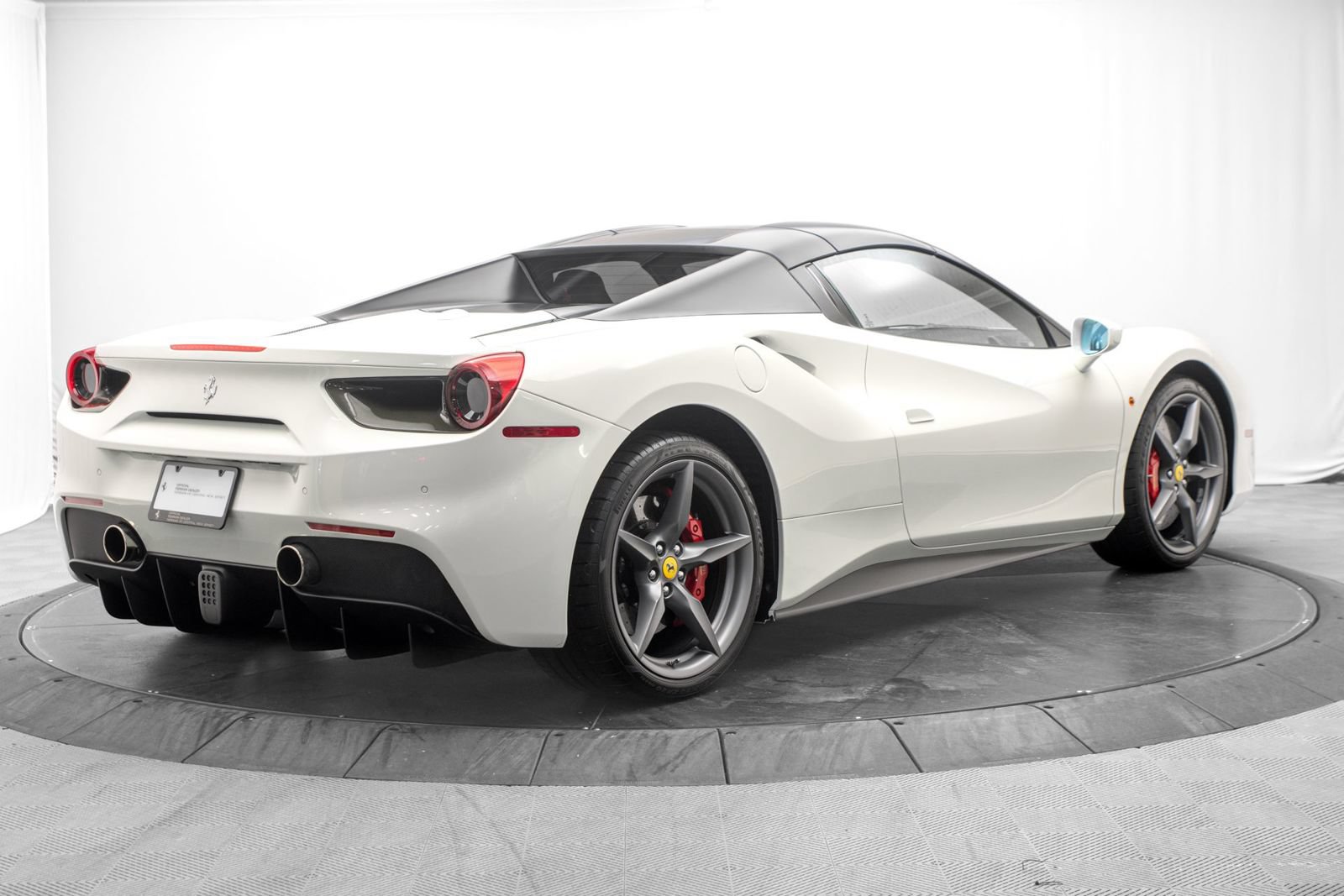 Used 2018 Ferrari 488 Spider RWD image 11