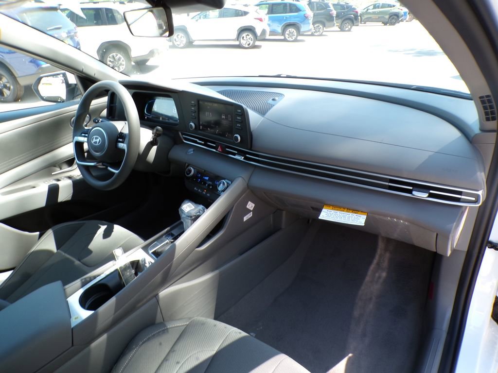 New 2026 Hyundai Elantra Hybrid FWD image 14