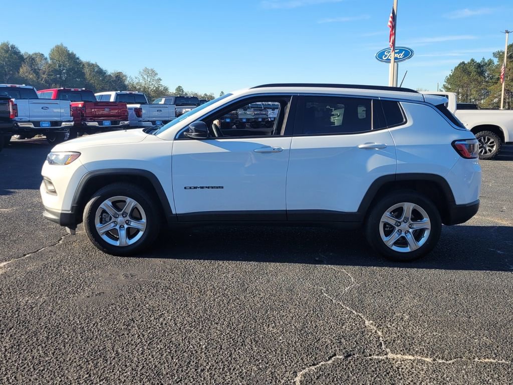 Used 2023 Jeep Compass Latitude w/ Sun and Sound Group image 3