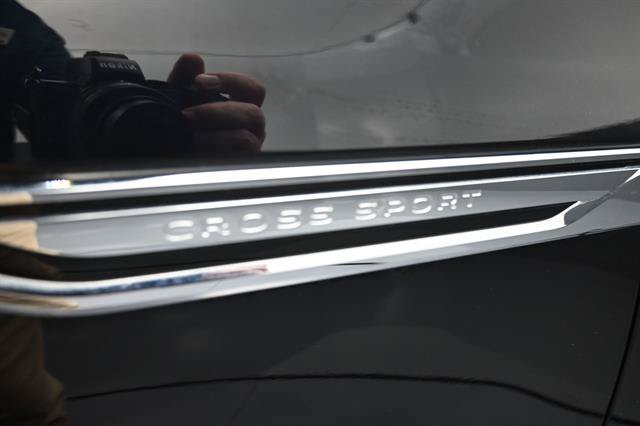 Used 2025 Volkswagen Atlas Cross Sport SEL Premium R-Line AWD/4WD image 6