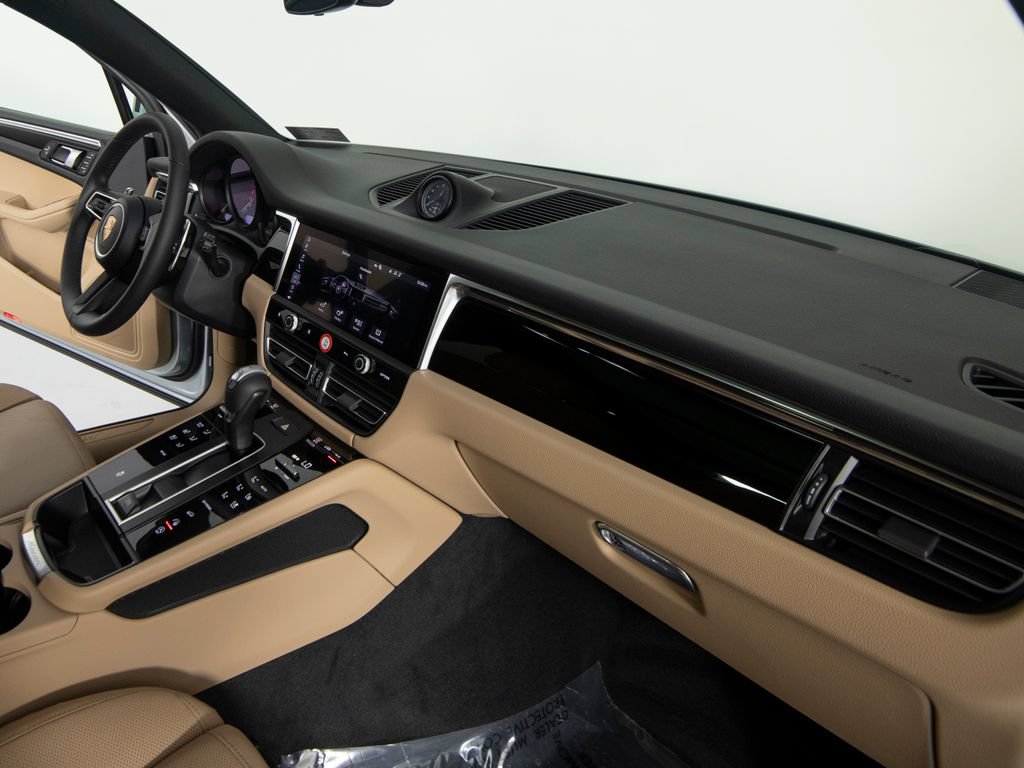 New 2026 Porsche Macan AWD/4WD image 32