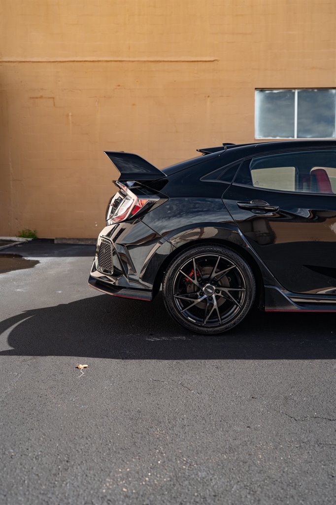 Used 2017 Honda Civic Type R image 6