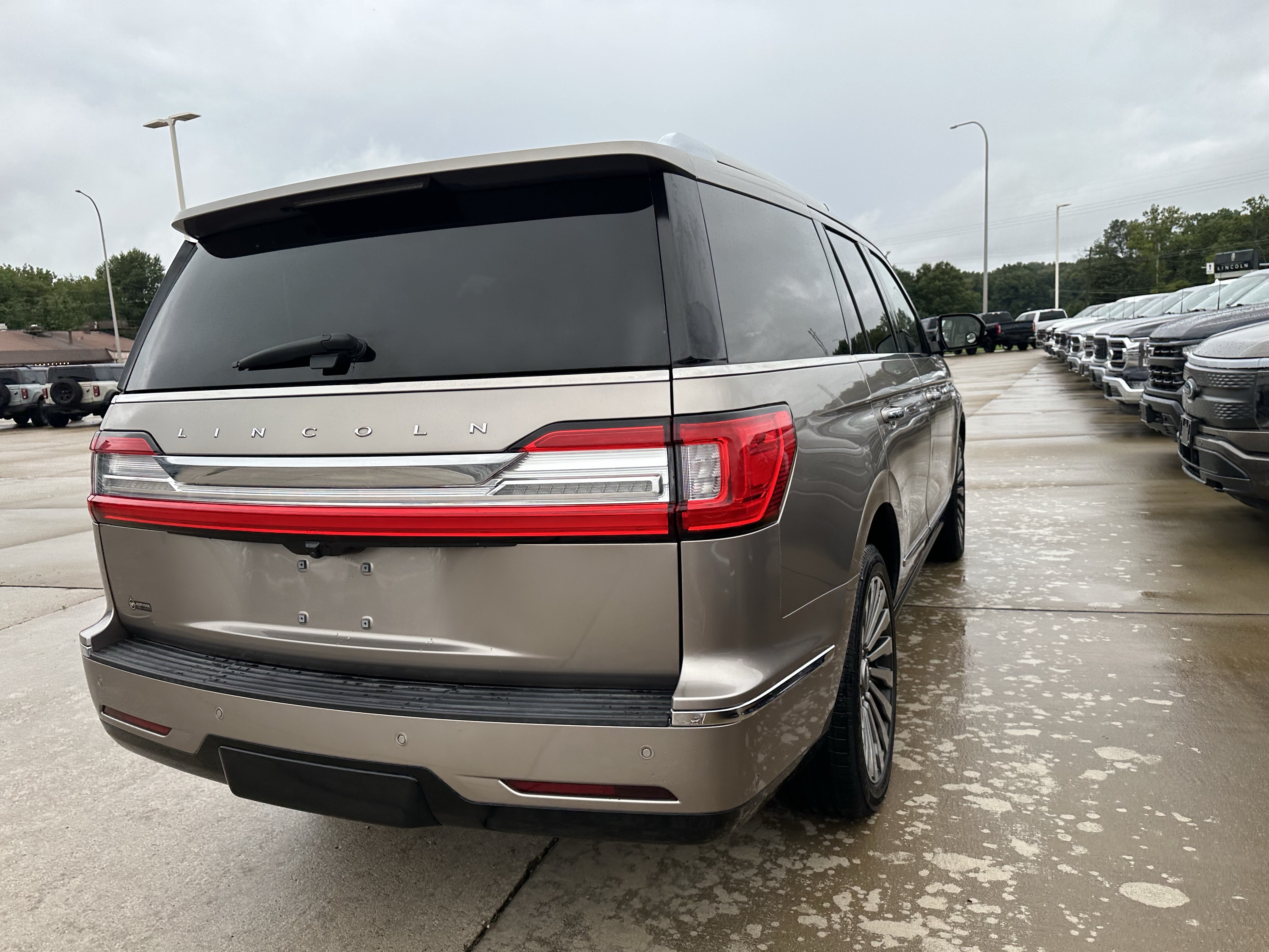 Used 2019 Lincoln Navigator Reserve AWD/4WD image 6