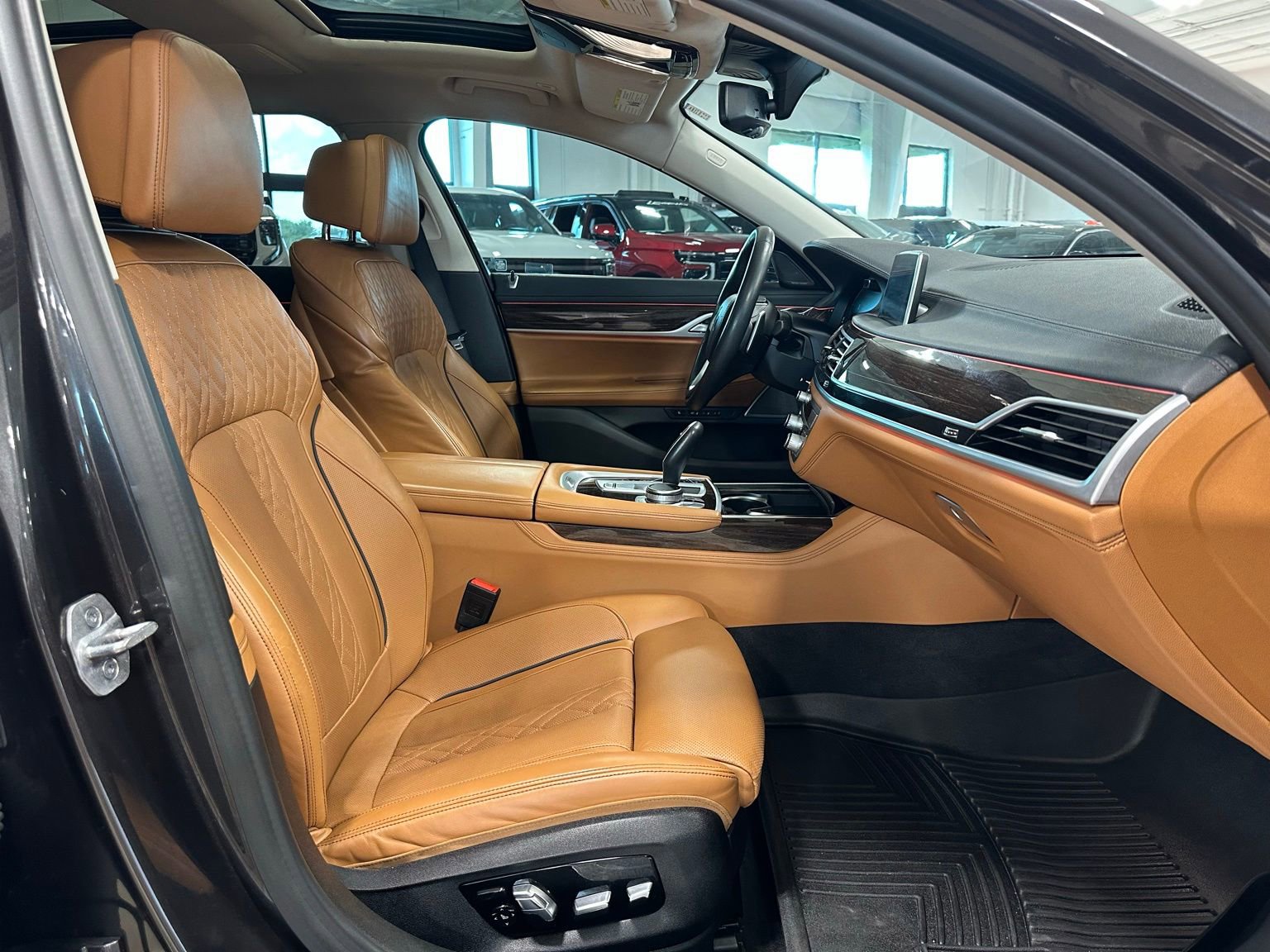 Used 2022 BMW 750i xDrive AWD/4WD image 46