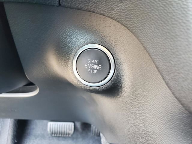 Certified 2025 Volvo XC40 B5 Plus AWD/4WD image 20