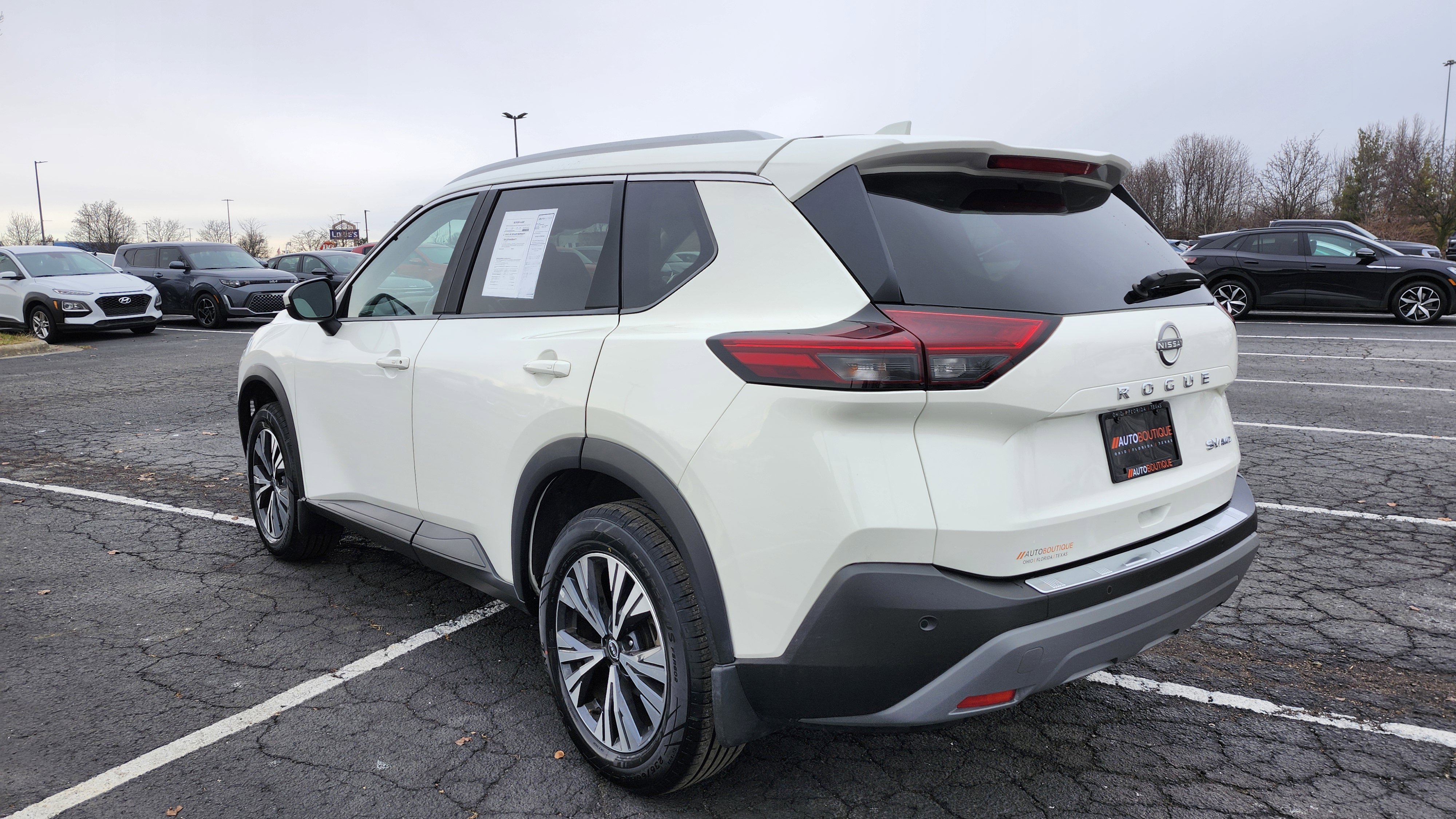 Used 2023 Nissan Rogue SV w/ SV Premium Package image 15