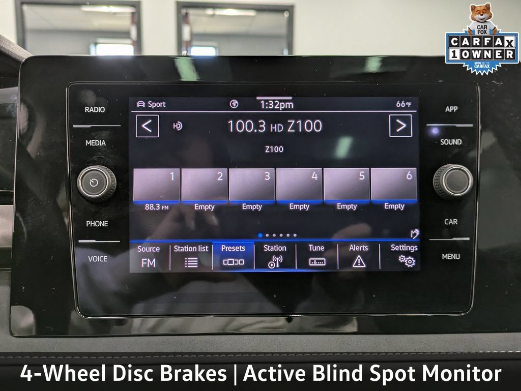 Used 2025 Volkswagen Taos SE AWD/4WD image 16