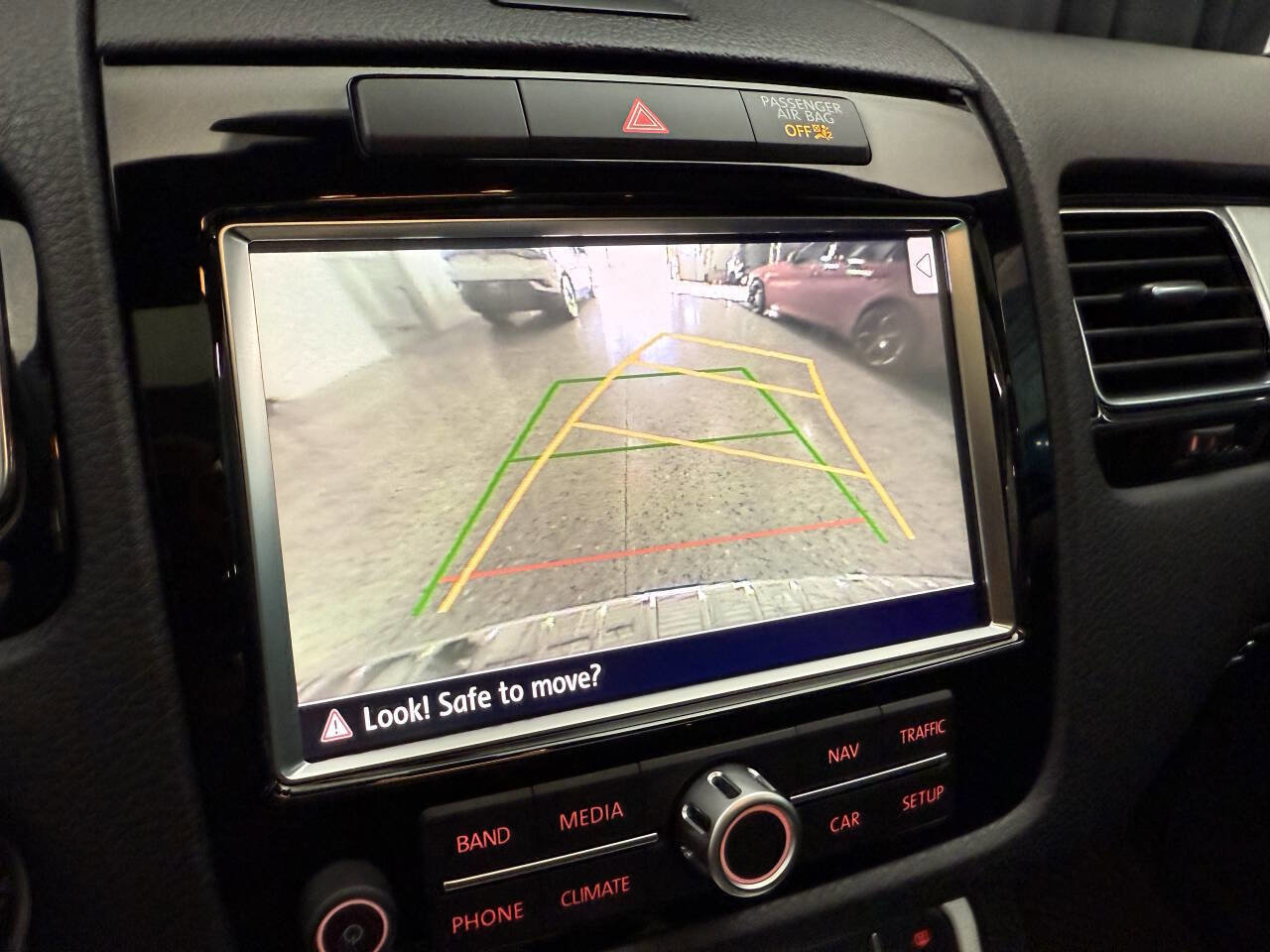 Used 2014 Volkswagen Touareg VR6 image 16