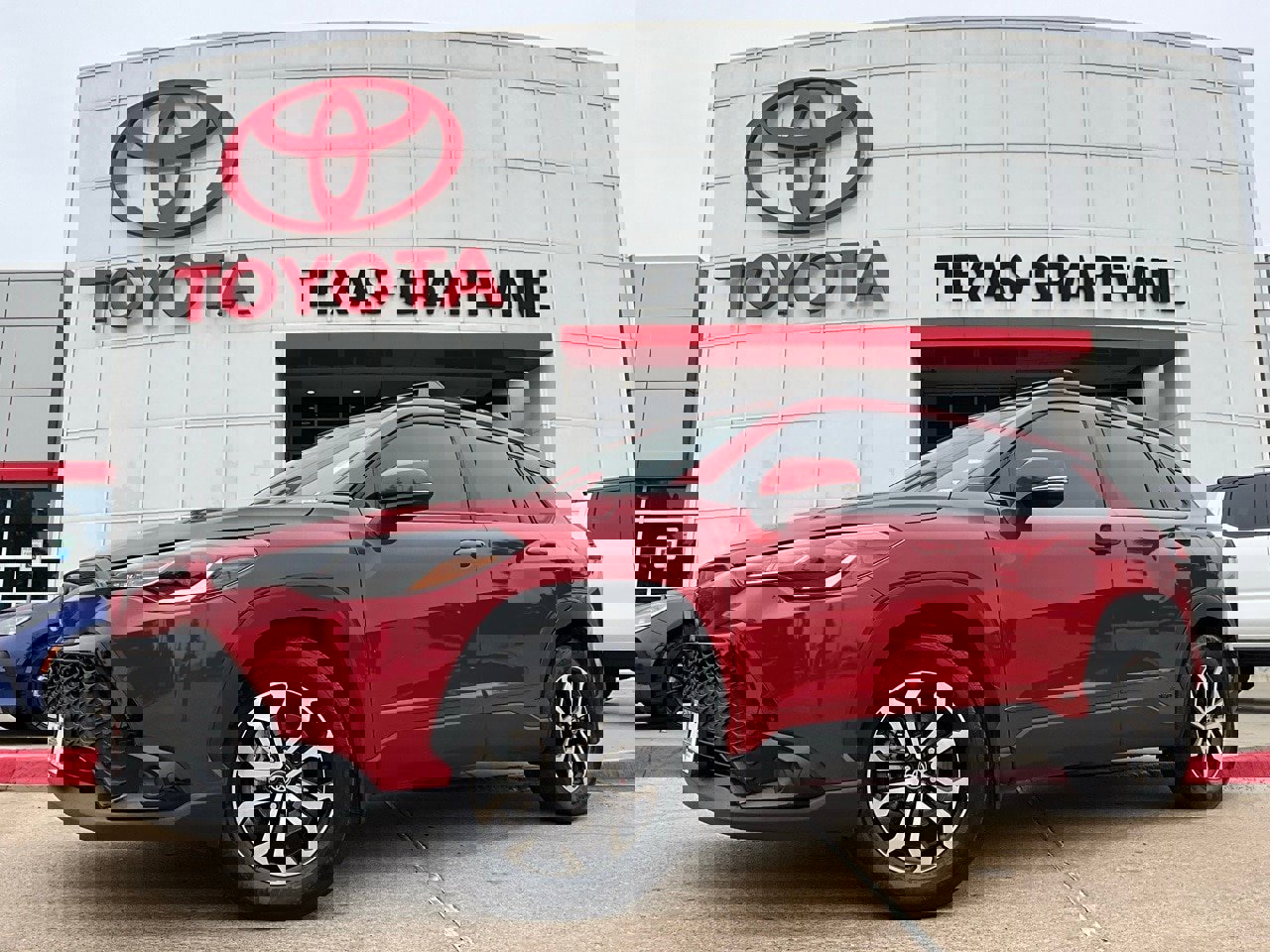 Used 2024 Toyota Corolla Cross SE image 2