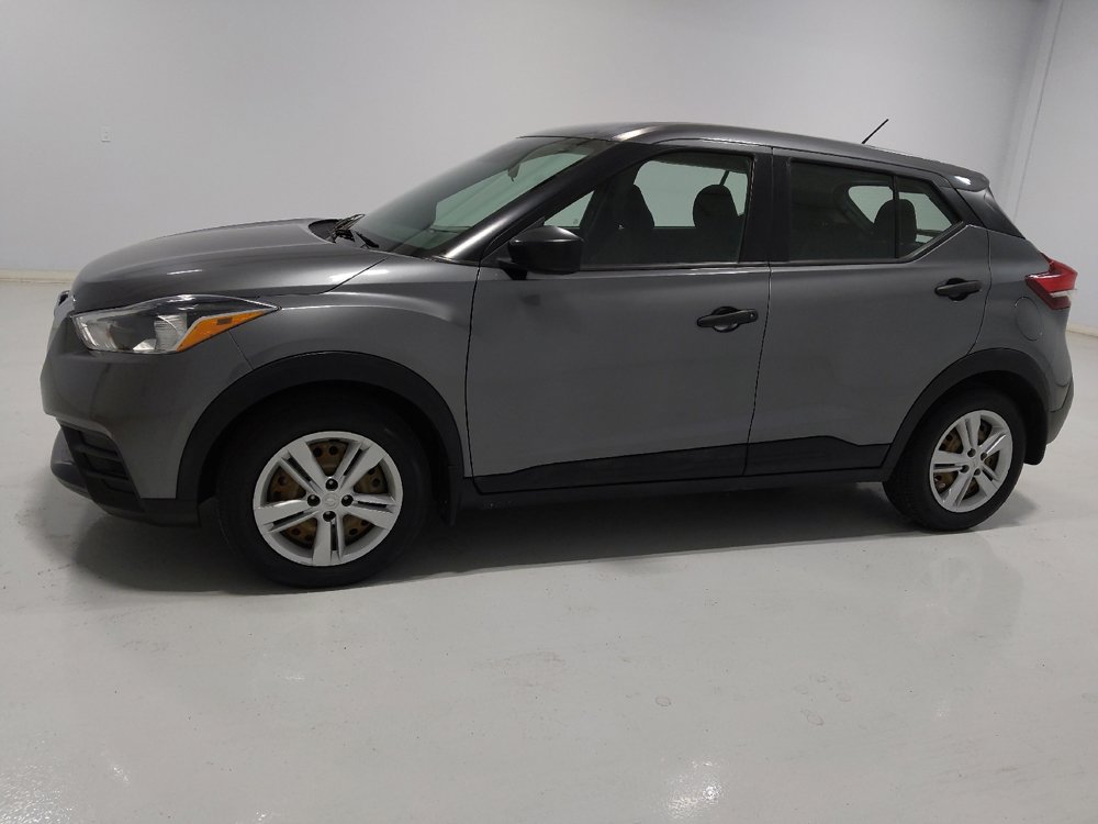 Used 2020 Nissan Kicks S image 2