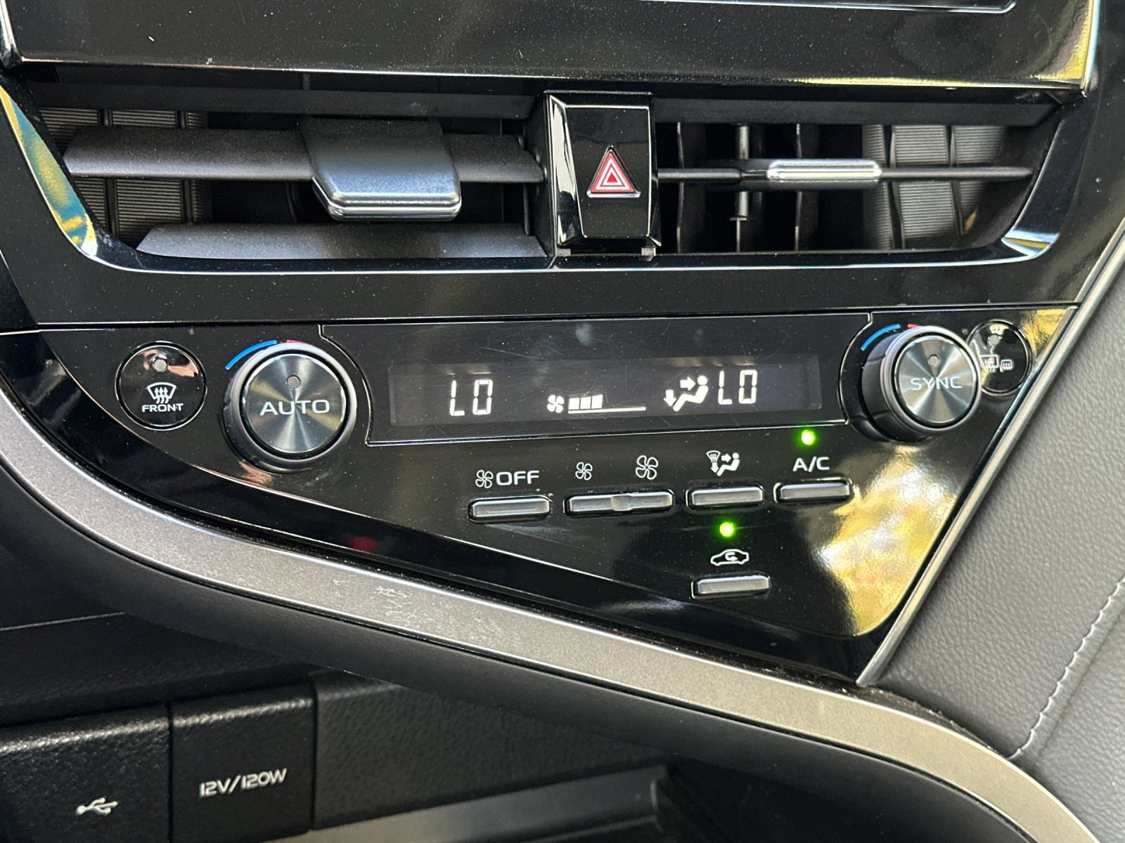 Used 2023 Toyota Camry SE image 21