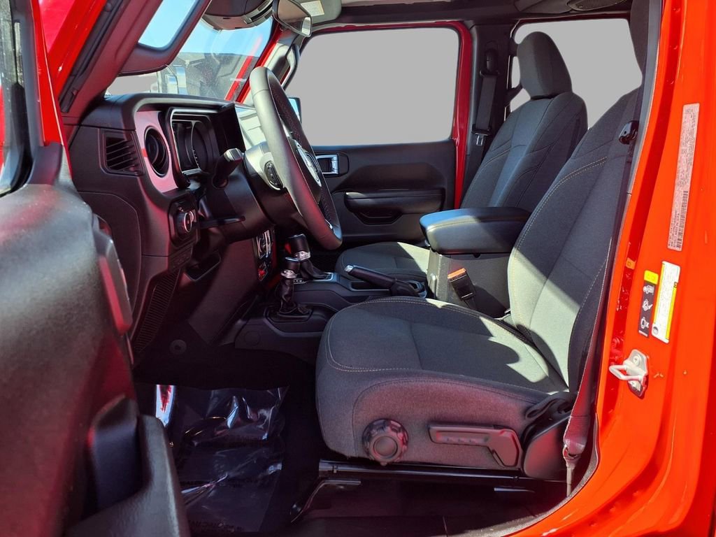 Used 2025 Jeep Wrangler Willys image 22
