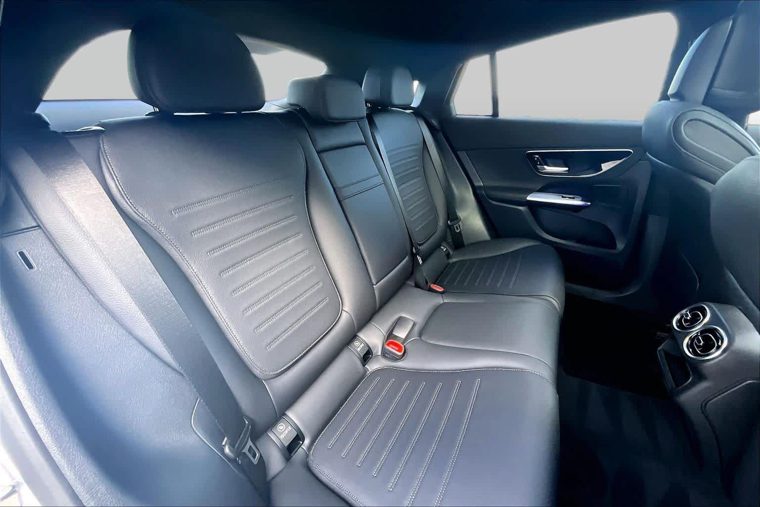 Used 2025 Mercedes-Benz GLC 300 4MATIC image 18