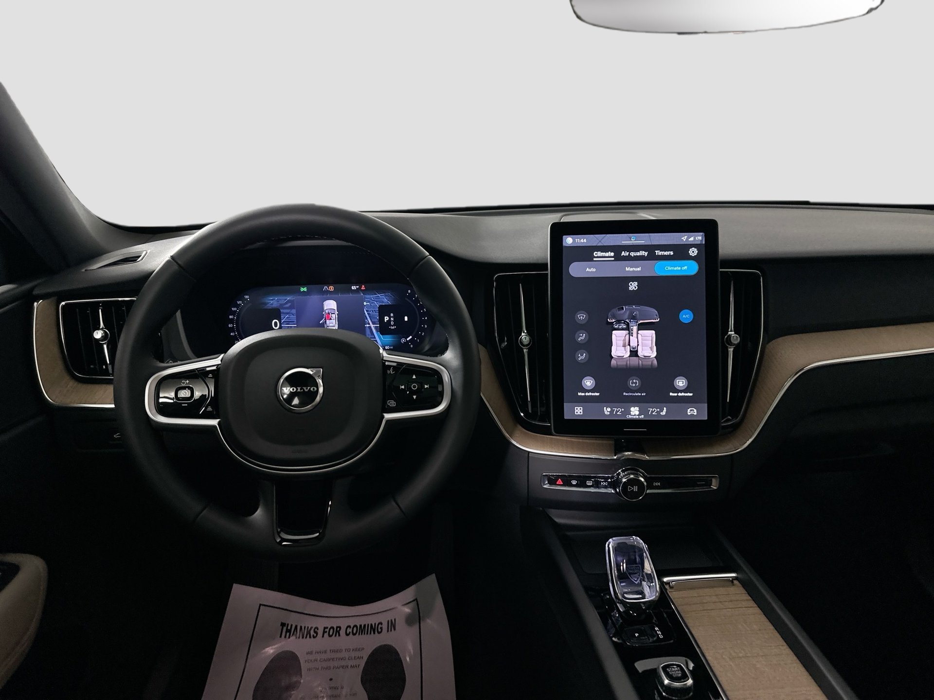 New 2026 Volvo XC60 B5 Plus w/ Protection Package Premier AWD/4WD image 24