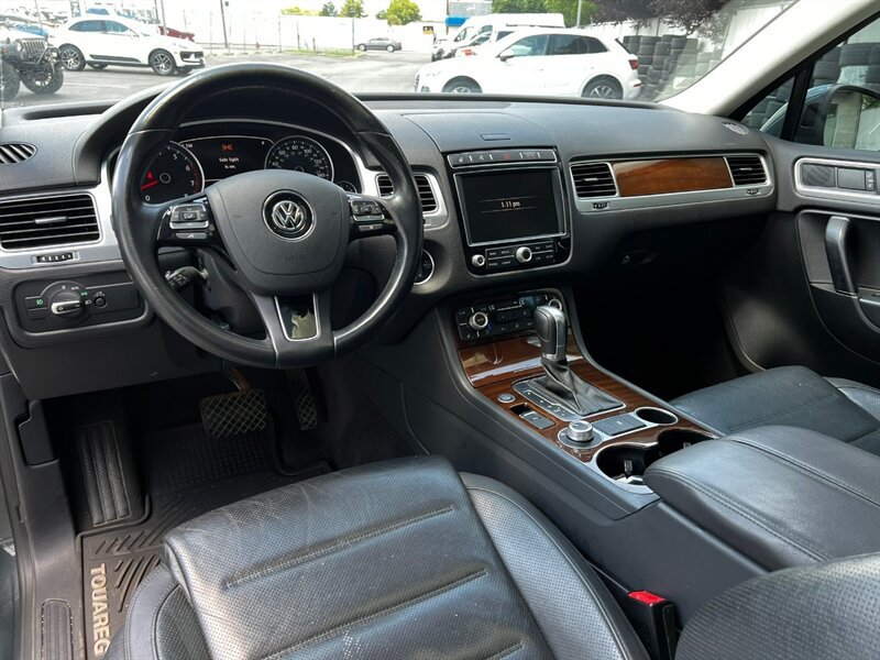 Used 2016 Volkswagen Touareg VR6 AWD/4WD image 23