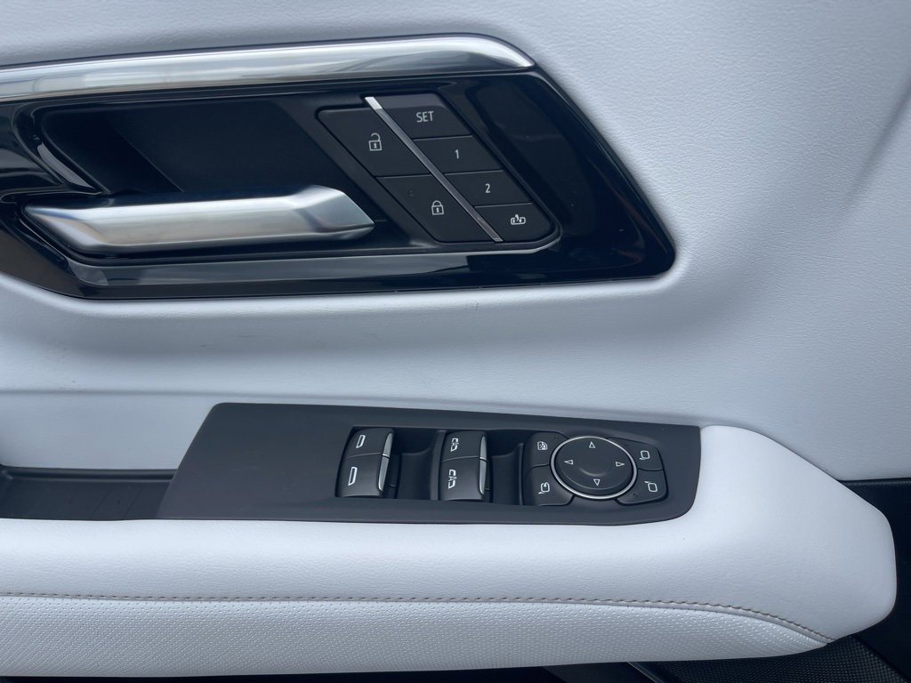 New 2025 Chevrolet Suburban Premier image 41