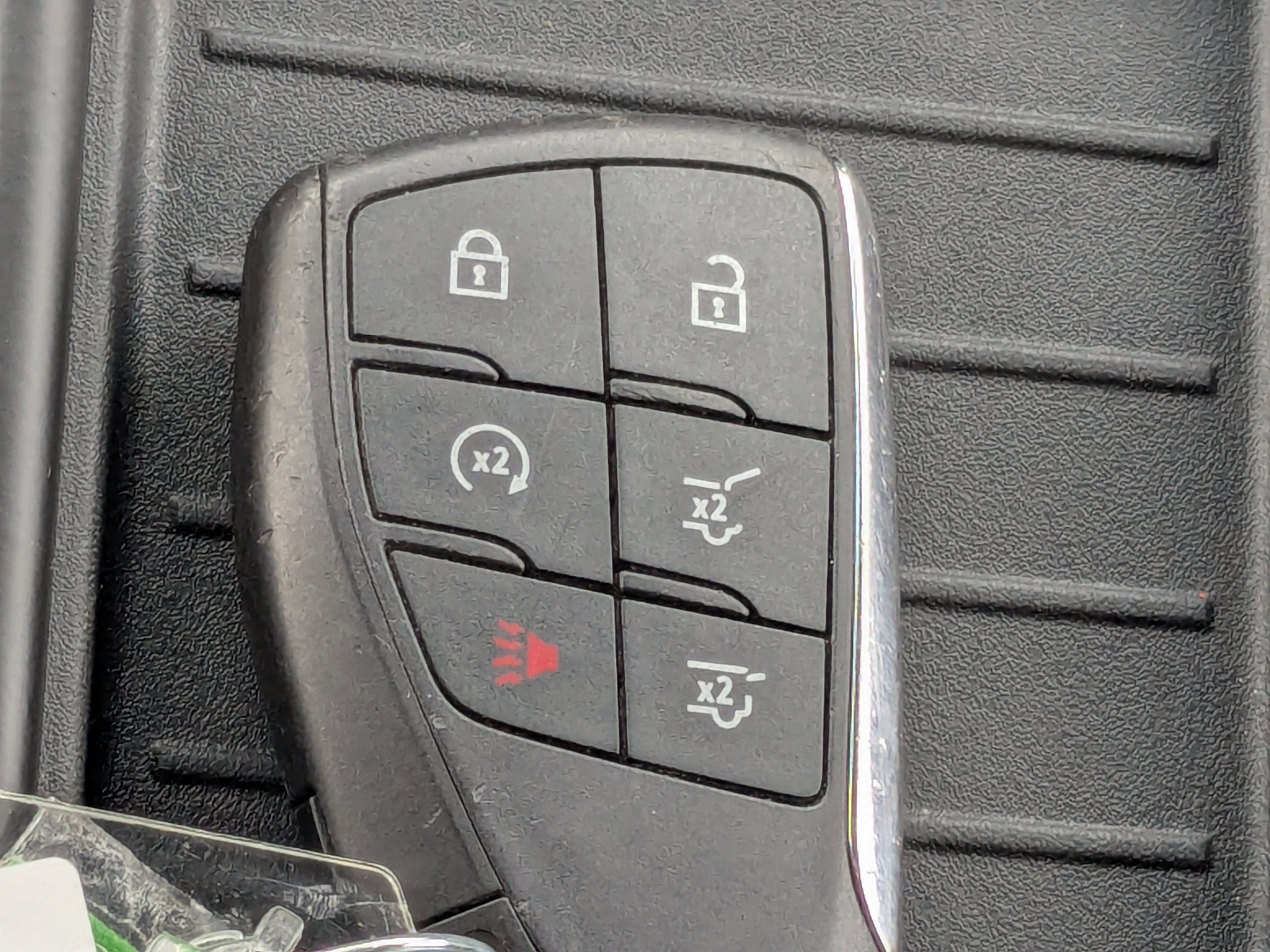 Used 2024 GMC Yukon SLT image 39